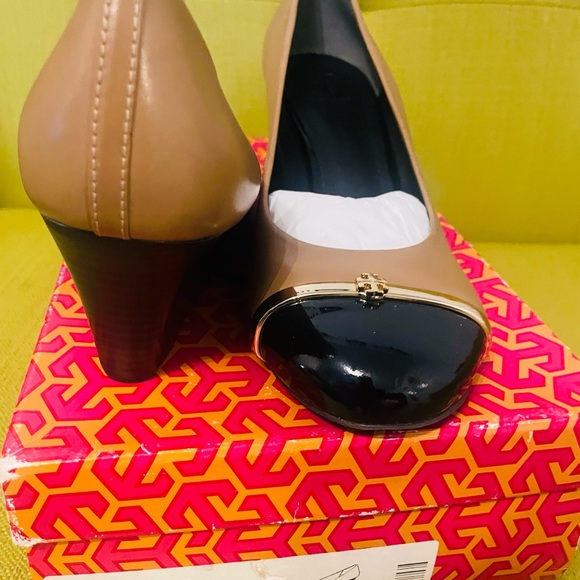 TORY BURCH SIZE 9.5 - Picture 2 of 5